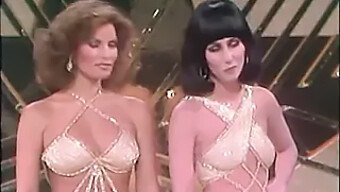 Cher Y Raquel Welch Seducen En Tacones Altos En Un Video De 