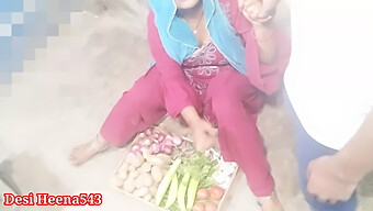 Desi Bhabhi Caught And Taken Advantage Of While Selling Vegetables In Clear Hindi Voice