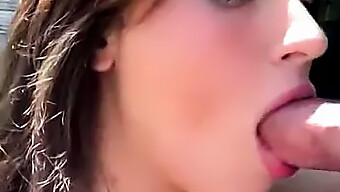 Impresionante Modelo De Instagram Da Placer Oral Después De La Fotosesión