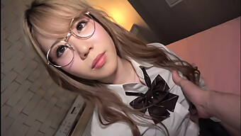 Une Adolescente Japonaise Amateur Avec Des Lunettes Se Fait Remplir De Sperme Dans Ikebukuro