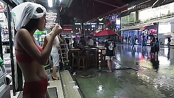 Gizli Kamera, Tayland'In Pattaya Kentinde Halka Açık Yerlerde Yaramaz Gençleri Yakalıyor